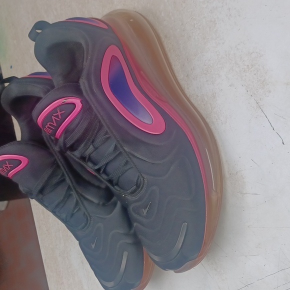Nike Airmax 720 - Picture 3 of 9